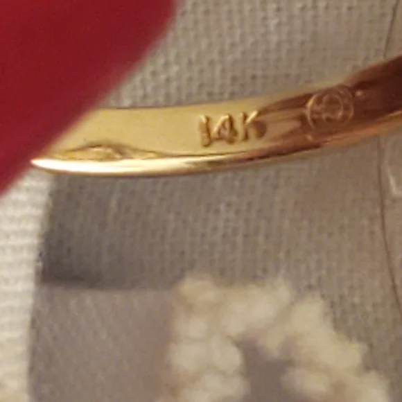 Beautiful dainty opal/diamond ring - Picture 7 of 8